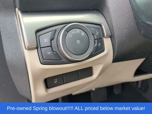 Used 2019 White Platinum Clearcoat Metallic Ford XLT image 25