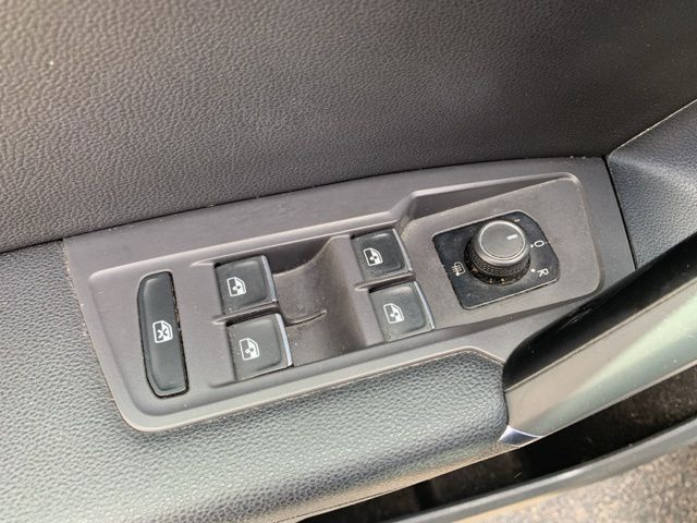 2018 Volkswagen Tiguan 2.0T SE photo