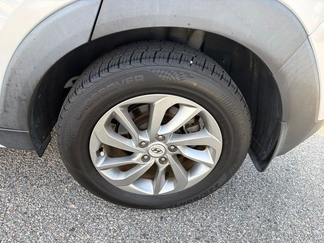 Used 2018 Silver Hyundai SEL image 9