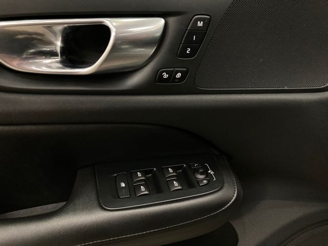 2024 Volvo S60 B5 Core Dark Theme