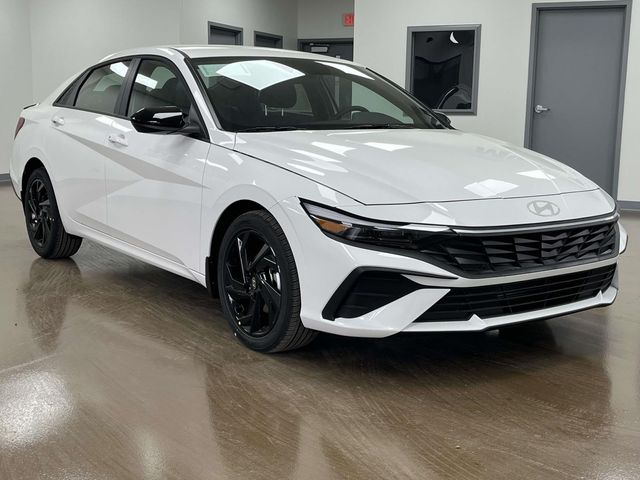 New 2026 White Hyundai SEL Sport image 4