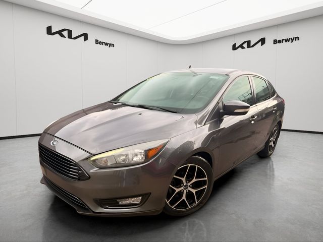 Gray (Magnetic) 2017 Ford Focus SE Sedan Front-Wheel Drive 6-Speed Automatic