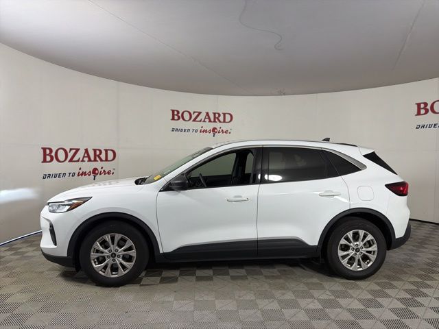 2023 Oxford White Ford Escape Active FWD SUV