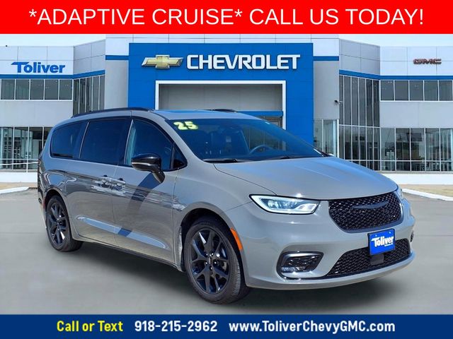 Ceramic Gray Clearcoat 2025 Chrysler Pacifica Minivan Front-Wheel Drive 9-Speed Automatic