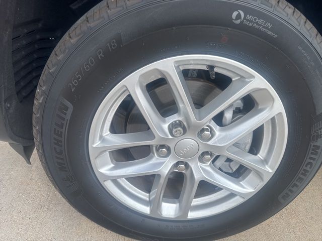 2025 Jeep Grand Cherokee Laredo - Photo 3