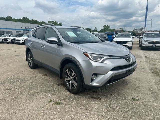 Used 2018 Silver Toyota XLE image 11