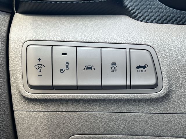 Used 2019 White Hyundai Sport image 29