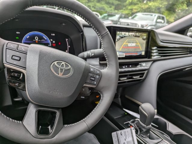 2025 Toyota Camry SE 32