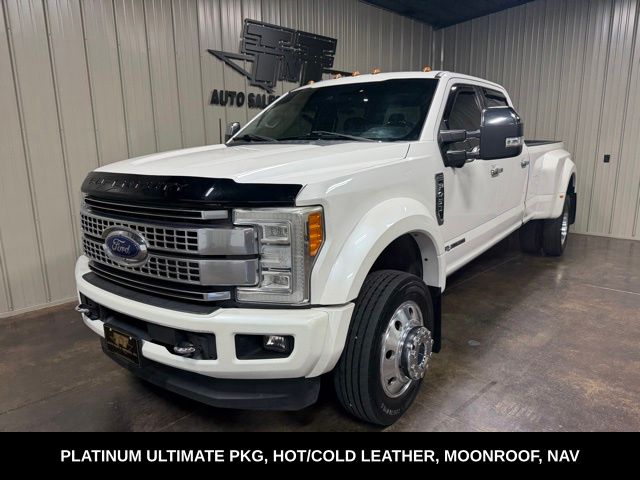 White Platinum Clearcoat Metallic 2017 Ford F-450 Super Duty Pickup Truck Four-Wheel Drive 6-Speed Automatic