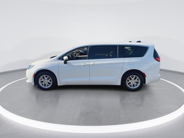 Used 2021 White Chrysler LX image 5