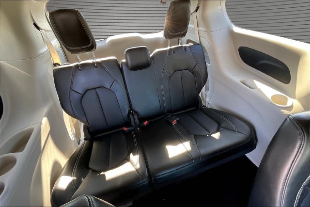 Used 2024 Chrysler Pacifica Van