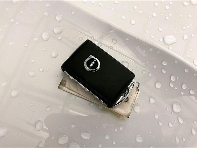 2022 Volvo XC60 B6 Inscription - 8