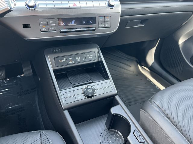 Used 2026 White Hyundai SEL Premium image 23