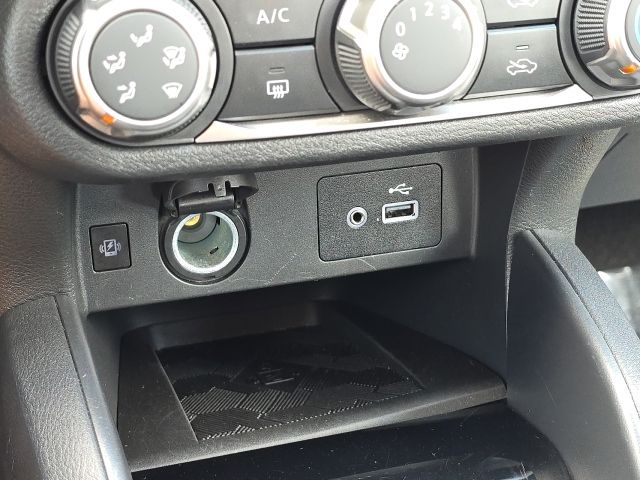 2025 Nissan Versa 1.6 SV:B02429