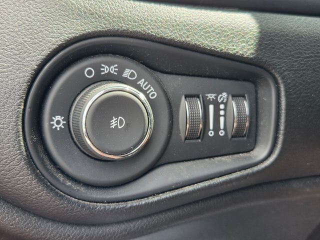 Used 2020 Red Jeep Trailhawk image 29