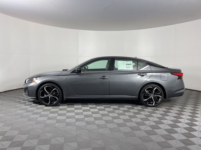 2025 Gun Metallic Nissan Altima 2.5 SR FWD Sedan