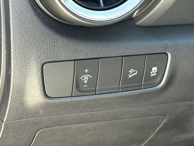 Used 2023 White Hyundai SEL image 21