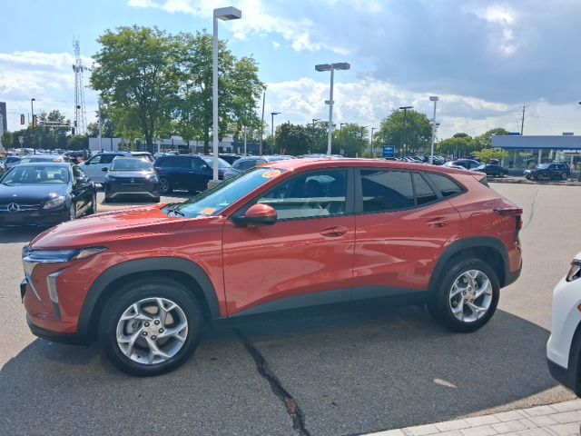 Used 2024 Chevrolet Trax SUV