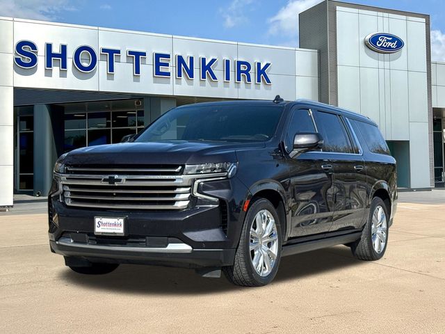 Used 2022 Gray Chevrolet High Country image 3