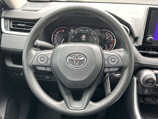 2024 Toyota RAV4 XLE 8