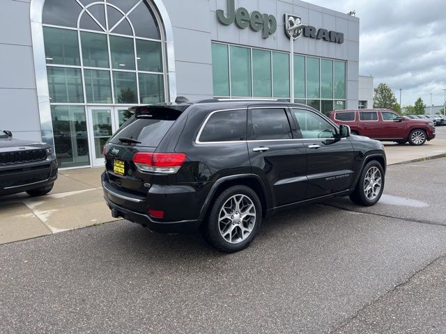 2021 Jeep Grand Cherokee Overland - Diamond Black exterior view 5
