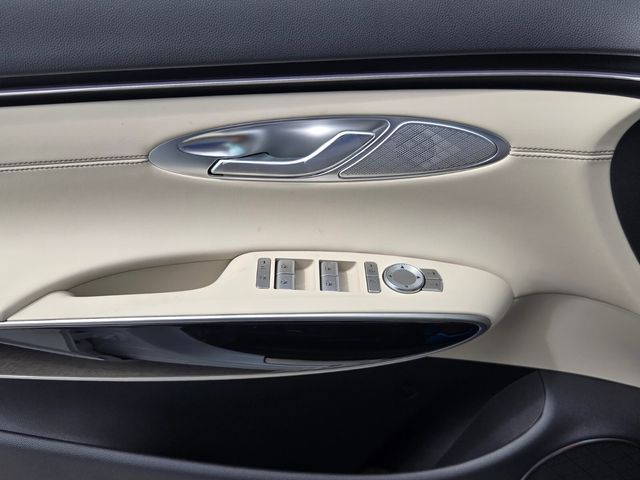 2027 Genesis Gv70