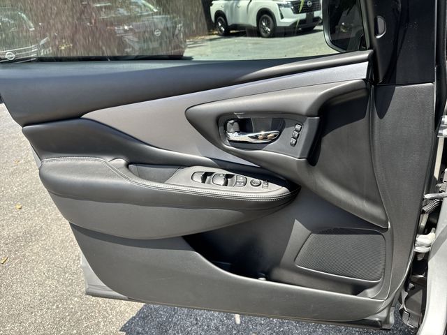 Used 2021 Silver Nissan SL image 27