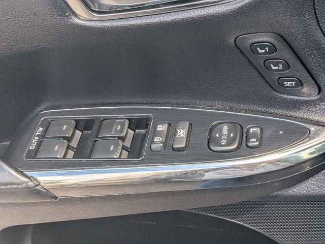 2015 Toyota Avalon Hybrid - Image 16