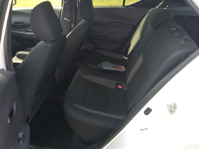 Used 2019 White Nissan S image 27
