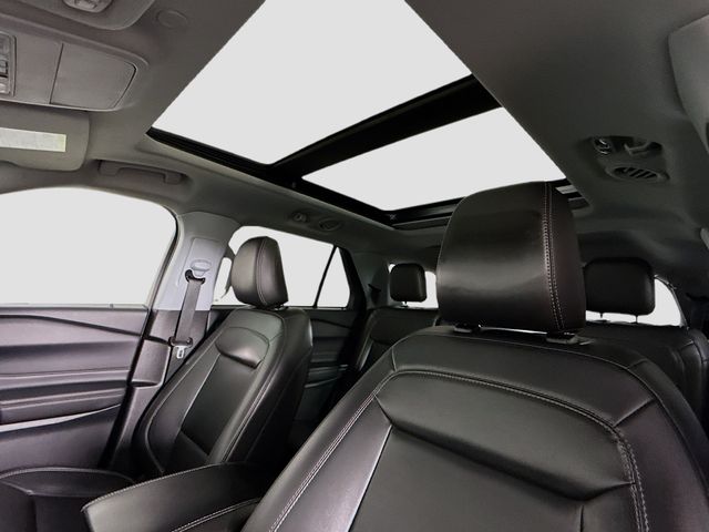2023 Ford Explorer XLT photo