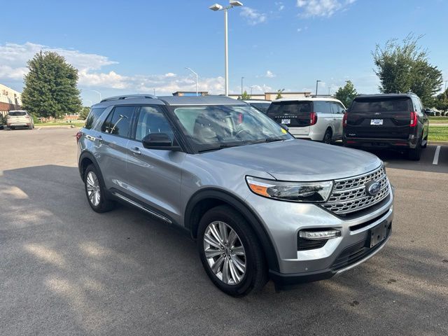 Iconic Silver Metallic 2022 Ford Explorer SUV / Crossover All-Wheel Drive Automatic