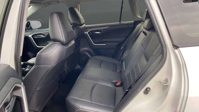 Used 2020 White Toyota XLE Premium image 24