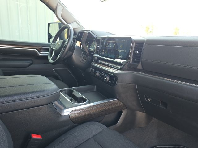 2024 Chevrolet Silverado 2500HD LT:45647A