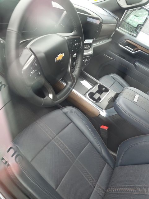 Used 2024 Black Chevrolet High Country image 10