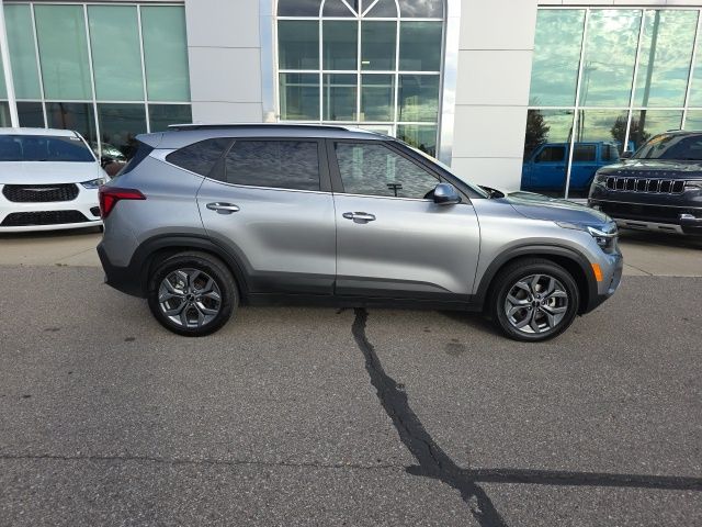 2024 Kia Seltos S - Steel Gray exterior view 4