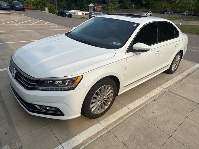 Pure White 2017 Volkswagen Passat Sedan Front-Wheel Drive 6-Speed Automatic