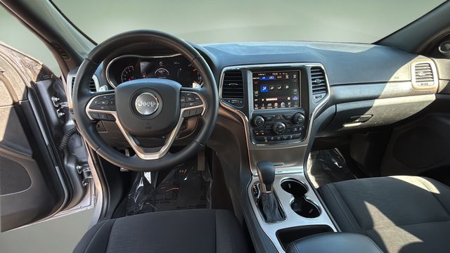 Used 2016 Silver Jeep Laredo image 10