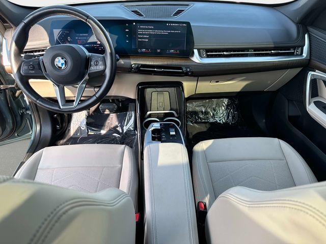 Used 2023 Green BMW xDrive28i image 14
