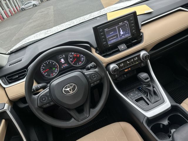 2020 Toyota RAV4 XLE 14