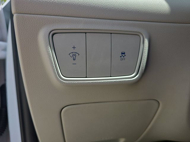 Used 2022 Quartz White Hyundai SEL image 25