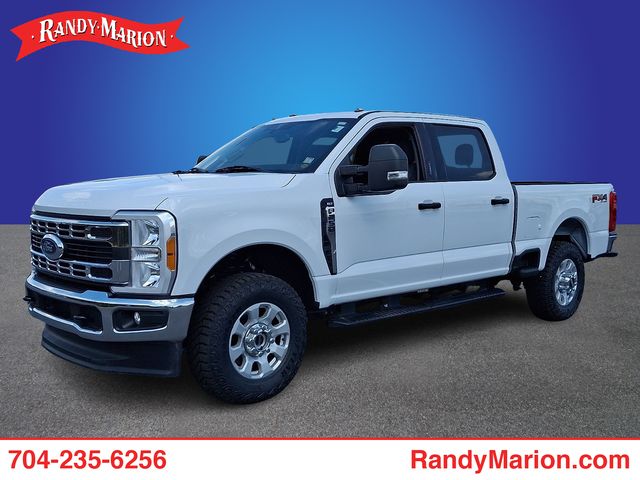 Oxford White 2023 Ford F-250 Super Duty XLT Crew Cab 4WD Pickup Truck Four-Wheel Drive Automatic