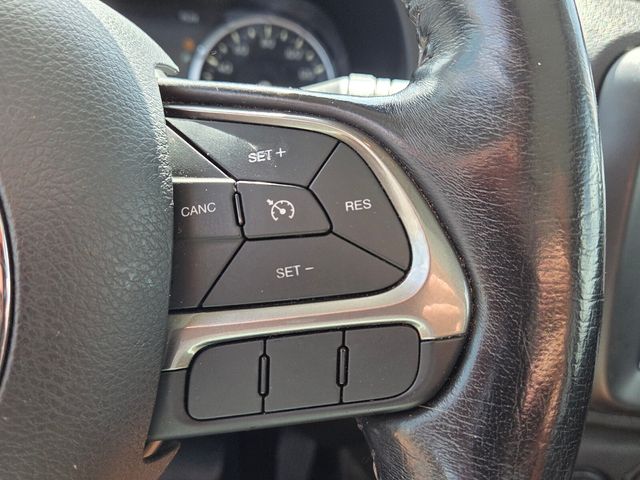 Used 2018 Silver Jeep Limited image 27