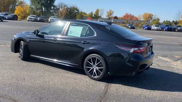 2022 Toyota Camry SE 6