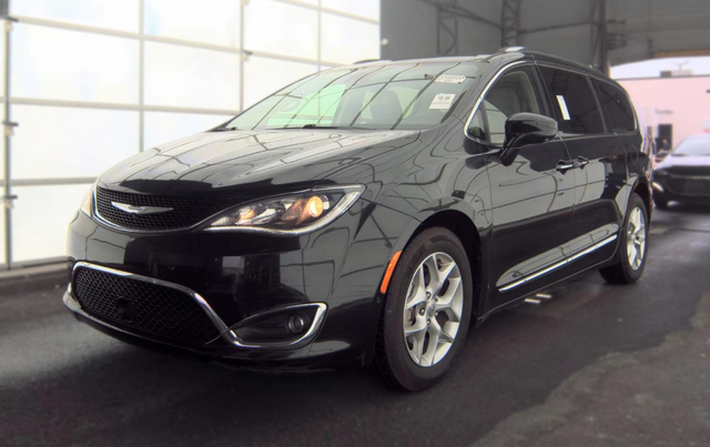 Brilliant Black Crystal Pearlcoat 2019 Chrysler Pacifica Minivan Front-Wheel Drive 9-Speed Automatic