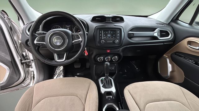 Used 2015 Silver Jeep Latitude image 16