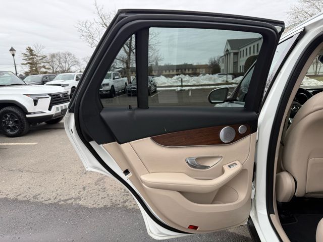 2021 Mercedes-Benz GLC