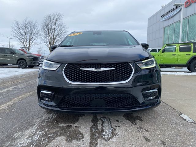 2024 Chrysler Pacifica Touring L - Diamond Black Crystal Pearlcoat exterior view 2