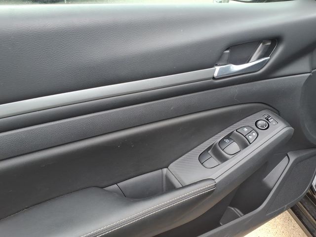 2022 Nissan Altima - Image 9