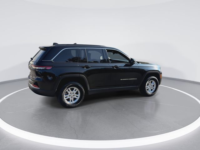 Used 2025 Black Jeep Laredo image 9
