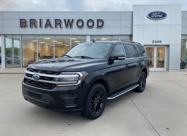  2023 Ford Expedition XLT 4WD   